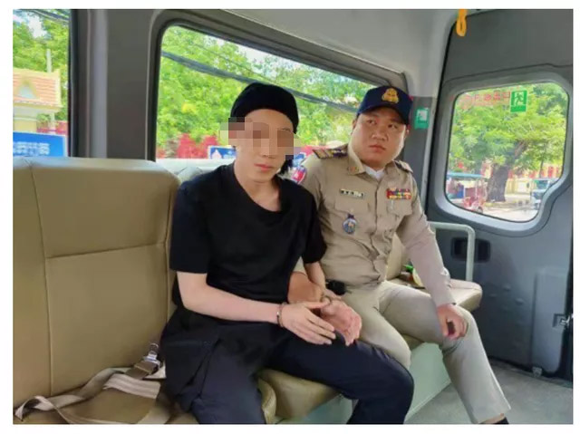 我教她逆天改命,她却教我学会认命 我教她逆天改命,她却教我学会认命